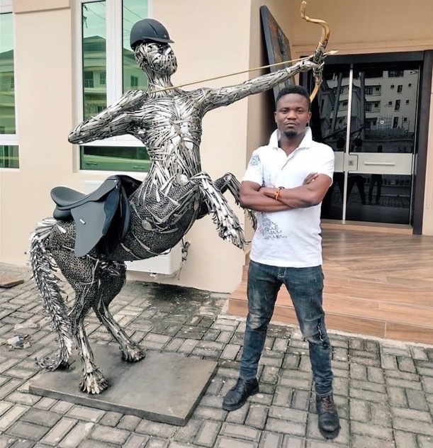 NigeriaStories's tweet photo. Meet Nigerian Artist, Abinoro Akporode Collins makes life-size sculptures with spoon🥄  and fork 🍴 

show him love https://t.co/dfaoZStuYO