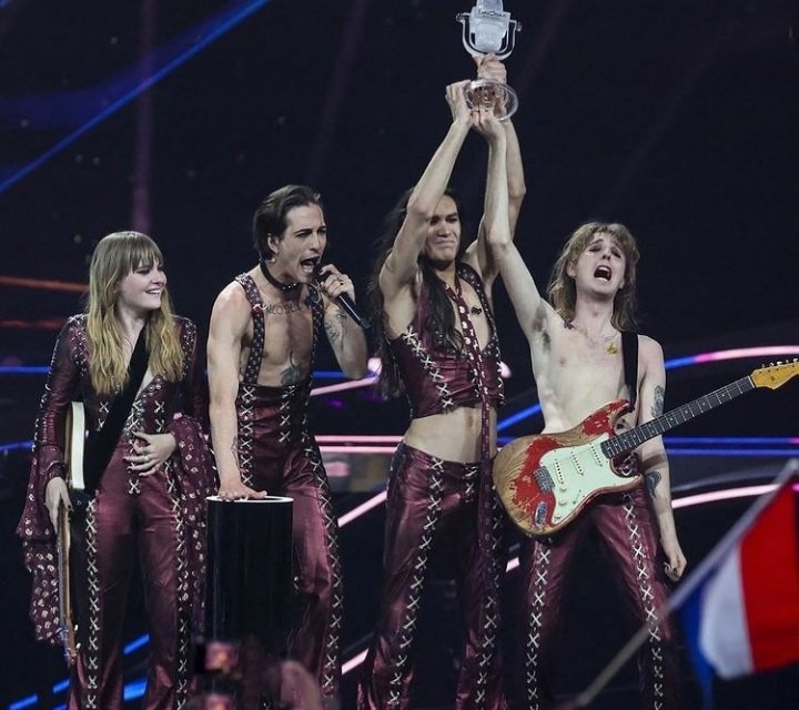 Emma_De_Maria's tweet photo. La musica italiana sul tetto d'Europa.
Tutti gli altri... zitti e buoni.
 
#Eurovision2021 #maneskin https://t.co/058zrPxsHk