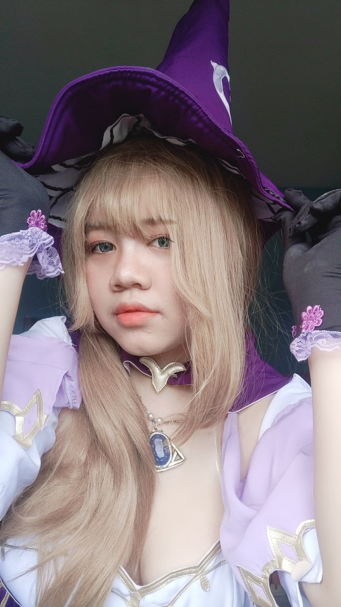 alphiota's tweet photo. I'm not a perfect fit for her but okay I'm pretty anyway /slap

#lisa #GenshinImpact #genshintwt #GenshinImpactcosplay #原神 #原神コスプレ #LisaGenshin @Genshin_7 https://t.co/zwxUcRME4r