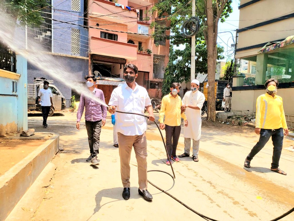 MohdRashedFaraz's tweet photo. Curb The Spread of #COVID19 @aimim_national Shaikpet Corporator @MohdRashedFaraz Personally Monitoring The Spraying of Sodium Hypochloride Disinfectant With #DRFTeam In Daulath Gulshan & Deluxe Colony, Shaikpet Div. Along With Residents Zakir Sb & AIMIM Primary Unit.
@asadowaisi https://t.co/maAFYOhH5w