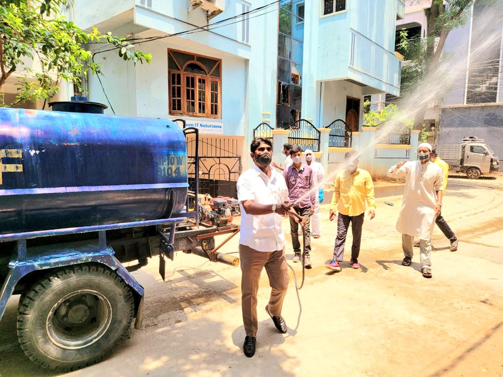 MohdRashedFaraz's tweet photo. Curb The Spread of #COVID19 @aimim_national Shaikpet Corporator @MohdRashedFaraz Personally Monitoring The Spraying of Sodium Hypochloride Disinfectant With #DRFTeam In Daulath Gulshan & Deluxe Colony, Shaikpet Div. Along With Residents Zakir Sb & AIMIM Primary Unit.
@asadowaisi https://t.co/maAFYOhH5w