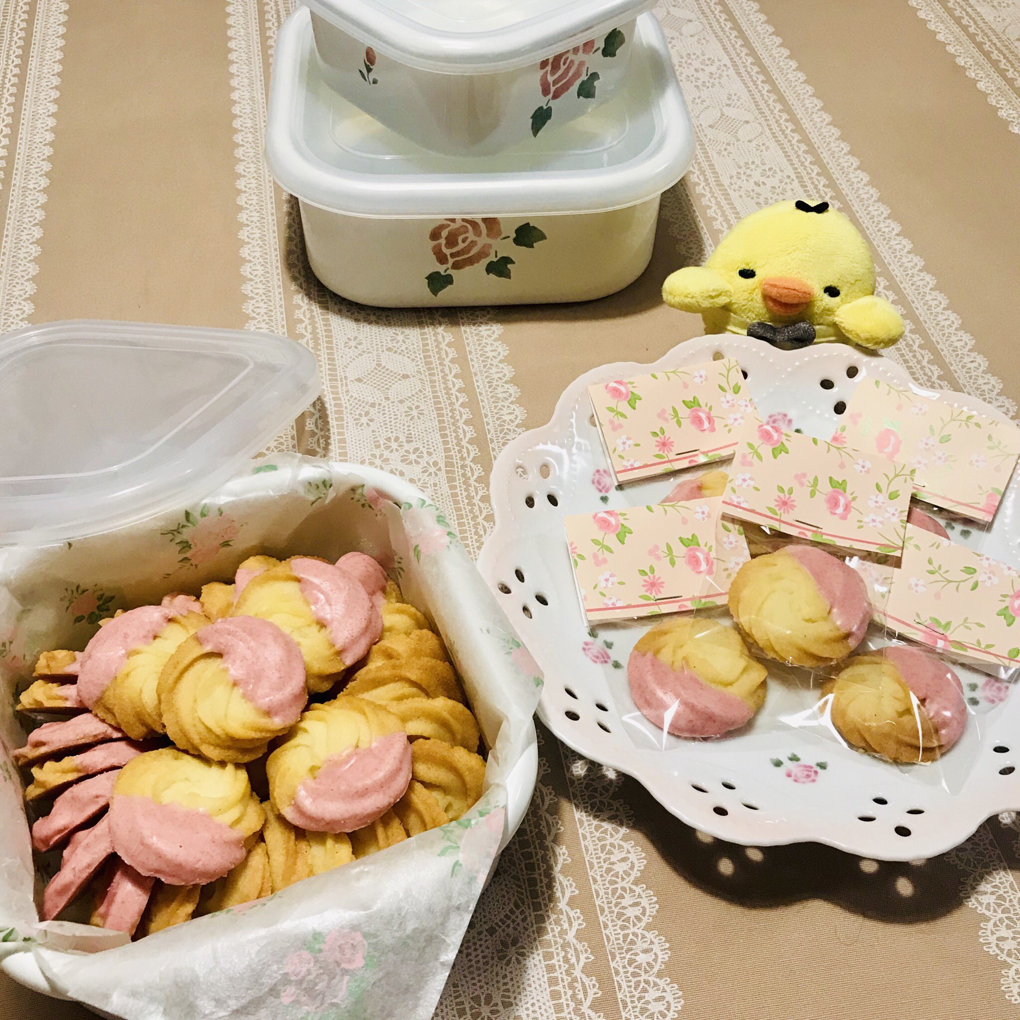 K Lite 久々絞り出しクッキー作った ホワイトチョコにいちごパウダーを混ぜてチョコがけクッキーに クッキー お菓子作り T Co Rcuoeoqm6n Twitter