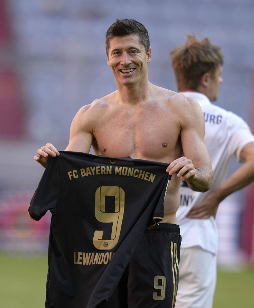 FlashscorePL's tweet photo. Liczby 🇵🇱 Roberta Lewandowskiego w zakończonym sezonie Bundesligi.
👕 Mecze - 29
⚽️ Gole - 41
🅰️ Asysty - 7
Jak sądzicie, ile przetrwa ten rekord, czy będzie jak z rekordem 🇩🇪 Gerda Muellera, który był niepobity blisko 50 lat❓
📷 @FCBayern
#Lewandowski
#Lewandowski41 https://t.co/ta7Oy0uBiM