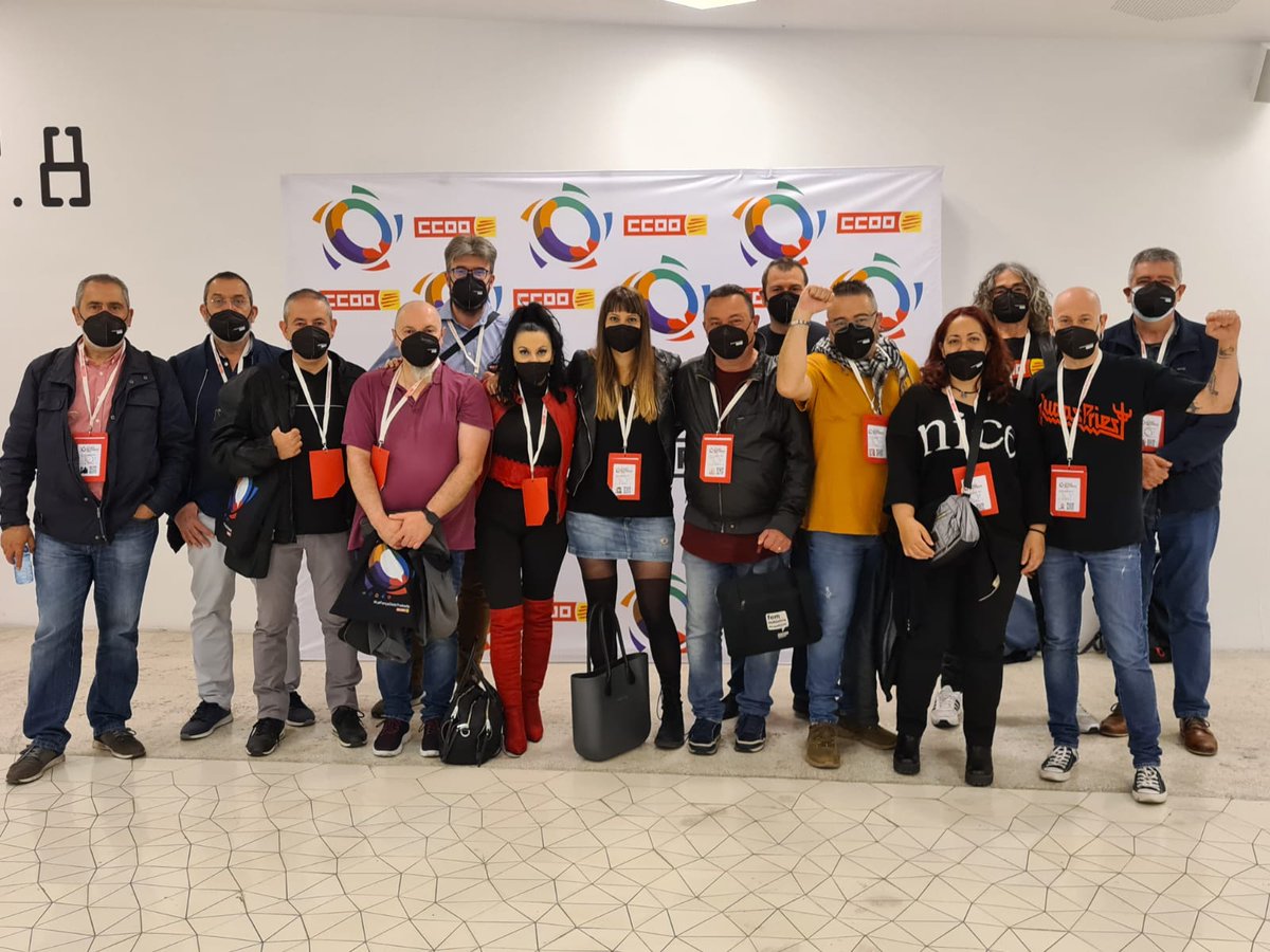 FICCOOBCNES's tweet photo. 💪🏻 Las compañeras y los compañeros del Barcelonés de Industria acreditados y con ganas de escuchar la intervención de nuestro reelegido secretario general @PachecoJpacheco acompañado por la comisión ejecutiva‼️

#LaForçaDelsTreballs https://t.co/0vpkmBhBEL