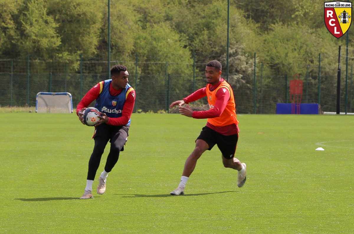 Coucou <a href="/RCLens/">Racing Club de Lens</a> , on ne savait pas que vous vous mettiez au Football Gaélique ! N'hésitez pas si vous voulez qu'on vous fasse une initiation ;) bon dernier match à vous ce soir !