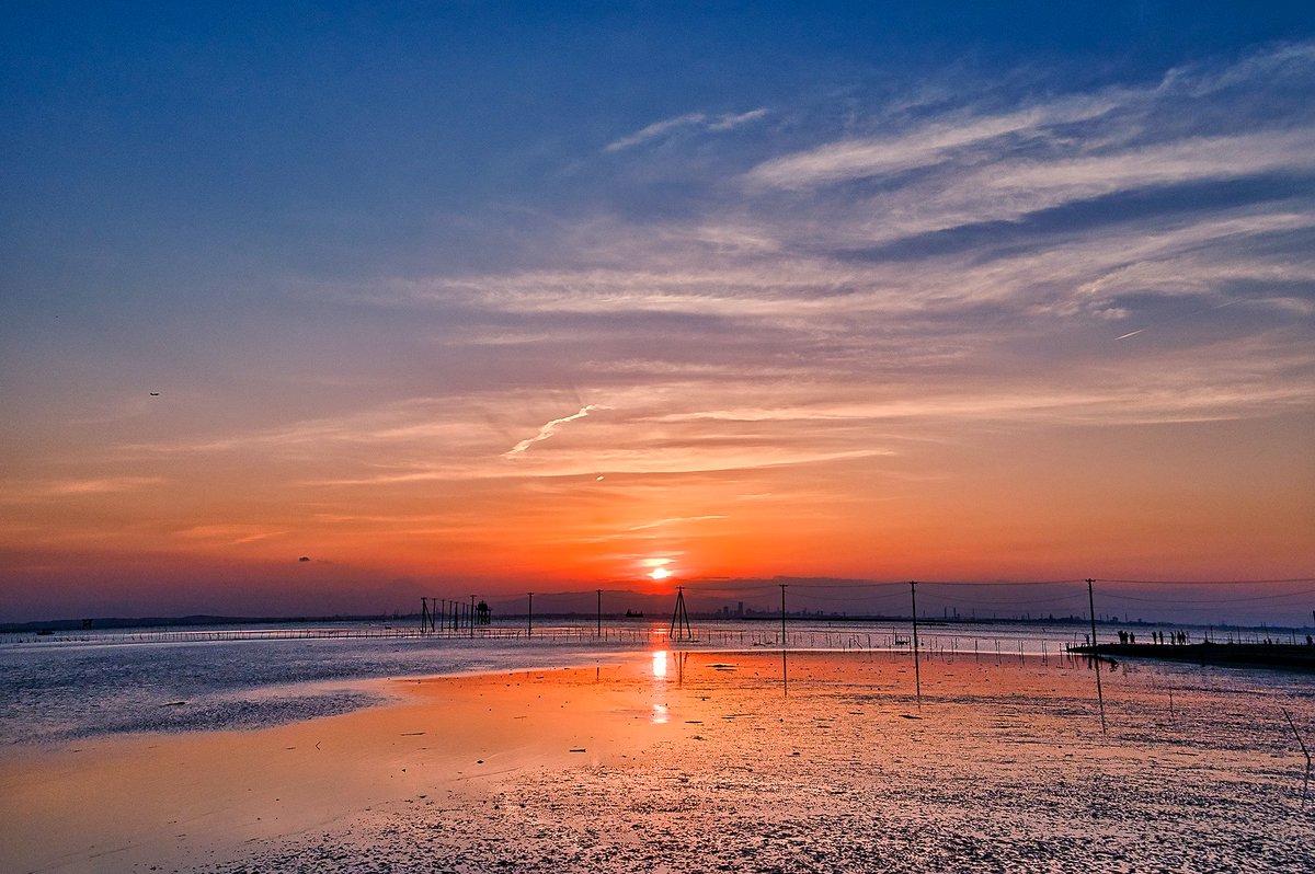 Shun いちかわの魅力新発見 再発見 干潟を染める夕日 木更津 久津間海岸で4 10撮影 内房には他にも江川海岸や原岡桟橋 洲崎神社など素晴らしい夕景スポットがあるので またどこかへ撮りに行きたいな 木更津 空 Sky 空がある風景 東京湾 東京