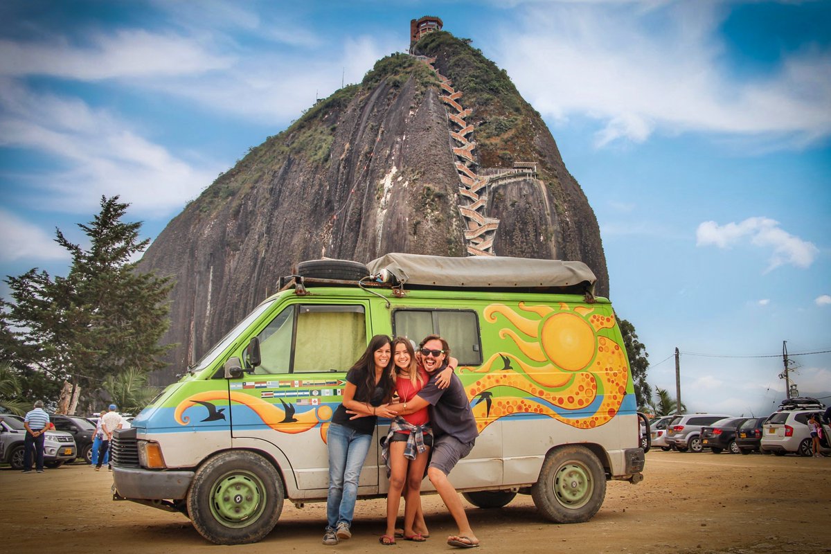 Radio10's tweet photo. 👉 #Despiertos #QuintaTemporada #ProgramaNº372 | 🗣🎙📱 @marinosergio en comunicación con #LucasBrinach @VxlaTierra, hizo un #viaje en familia en una furgoneta por #latinoamerica, y actualmente se encuentra en la Ciudad de México. • @Radio10 📻 🇦🇷 🎧 ▶️ https://t.co/R0B1fCLV4F https://t.co/cTkGU0AyW2
