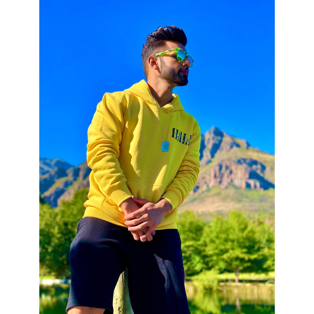 rahulvaidya23's tweet photo. BE A GAME CHANGER 
WORLD IS ALREADY FULL OF PLAYERS 🤟🏼😎 https://t.co/wn7sAw60Kh