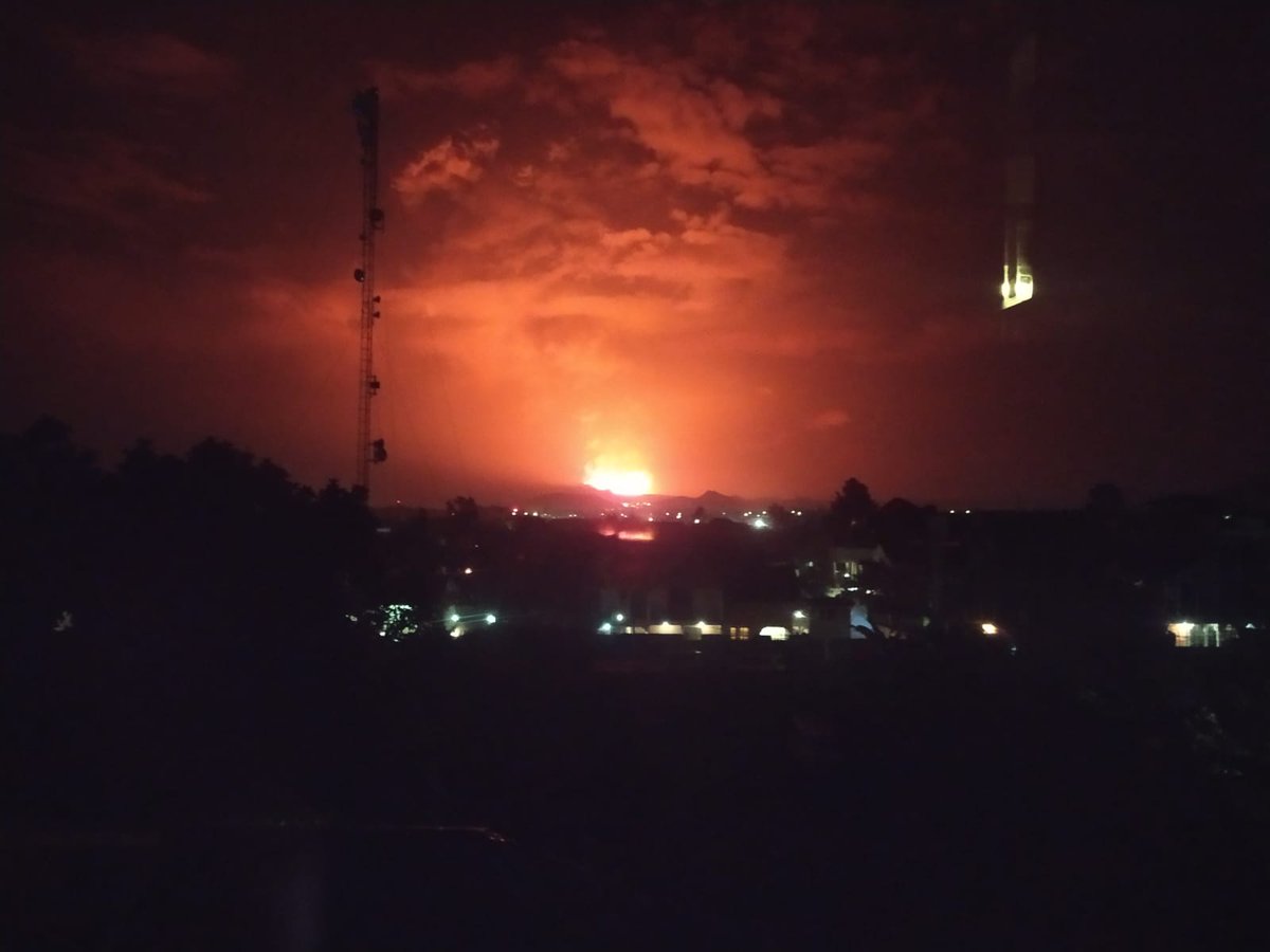 Mt #Nyiragongo has lit up the night sky causing thousands of people to flee the #Goma, DRC. One of the world's most active #volcanoes and considered among the most dangerous.