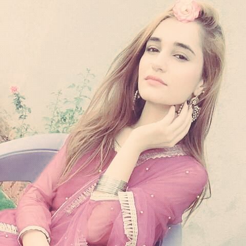 BFarhya's tweet photo. محبت کے تین عناصر بہت اہمیت رکهتے ہیں🔥

روٹهنـــــــا ،  مَنــــــانا  اور  مَــــــا��  جـــــانا❤️ https://t.co/H63iZcr1WP