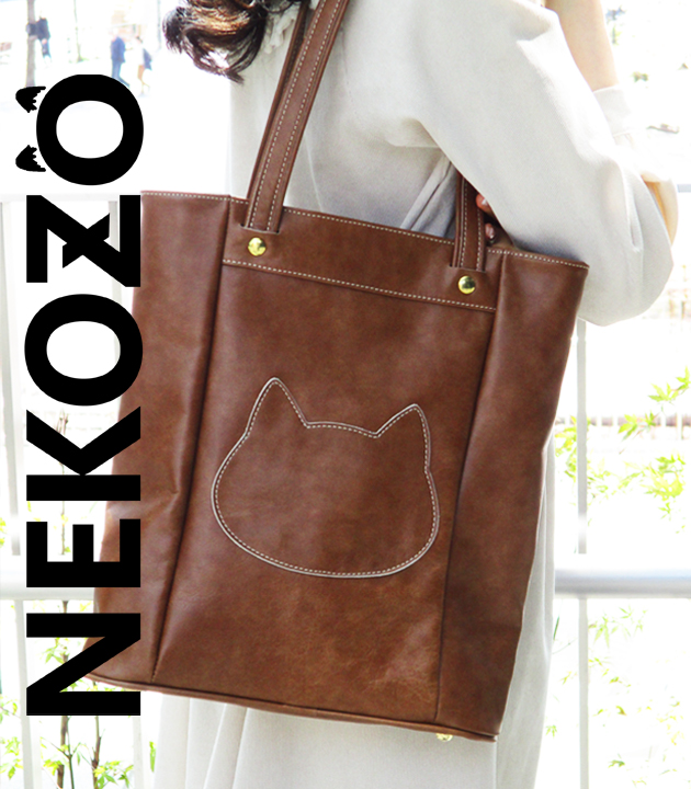 NEKOZO12's tweet photo. ブース番号：D-207
出展日：　　両日
出展名：　　NEKOZO

#デザフェス53  #猫グッズ #猫雑貨
@designfesta

いつでも猫と一緒。
ということで、両面ネコのトート。
片面は猫型の外ポケットです。

価格は https://t.co/vpRHzpH92K https://t.co/CF6LD5i2Hr