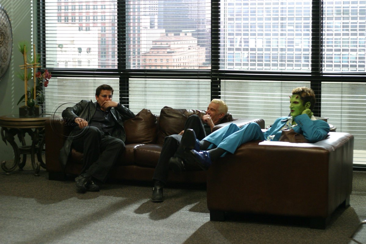 jamie_marsters's tweet photo. Pic of the Day: @JamesMarstersOf, @David_Boreanaz & #AndyHallett hard at work behind the scenes of #Angel #5.21 "Power Play"
#JamesMarsters #DavidBoreanaz #AngeltheSeries #Spike #Lorne #Splorne #Spangel #Splorangel? #IFeelLikeThatCanBeBetterWorkshopped #ButImTooLazy #YouDoIt https://t.co/Jvm268AHNX