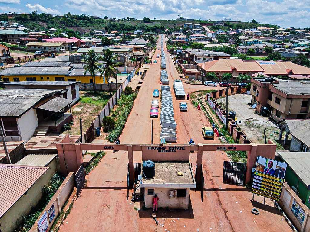 AffairsOgun's tweet photo. Drainage works have begun at base of drain on Somorin-Kemta Road in Abeokuta.
When completed, the road will serve as a major bypass for those travelling to Ibadan from Idi-Aba and its environs.
#DapoIsWorking
#dapoabiodunatwork
#Iseya
#OgunTwitterCommunity https://t.co/Eeyg4foVnO