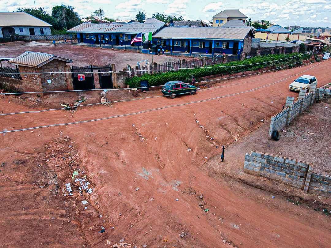 AffairsOgun's tweet photo. Drainage works have begun at base of drain on Somorin-Kemta Road in Abeokuta.
When completed, the road will serve as a major bypass for those travelling to Ibadan from Idi-Aba and its environs.
#DapoIsWorking
#dapoabiodunatwork
#Iseya
#OgunTwitterCommunity https://t.co/Eeyg4foVnO