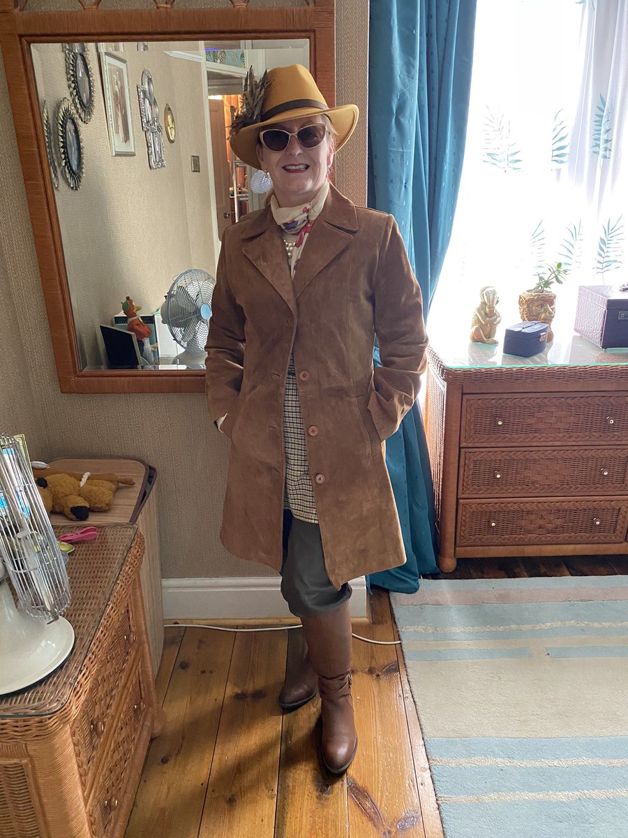 dollydoesvint's tweet photo. @gentlemansride all ready “pre helmet” #DistinguishedGentlemansRide #motorcycles #poshbiker #bikergirls https://t.co/lA2n87Wwgn