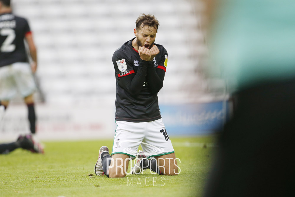 PaulWYI's tweet photo. A few frames from #Sunderlandfc v #lincolncityfc  yesterday, working for @ProSportsImages  An impressive first half comeback, but Lincoln regrouped very well, and could afford a missed penalty. #footballphotography #efl #playoffs #stadiumoflight https://t.co/2xqdGZBQEn