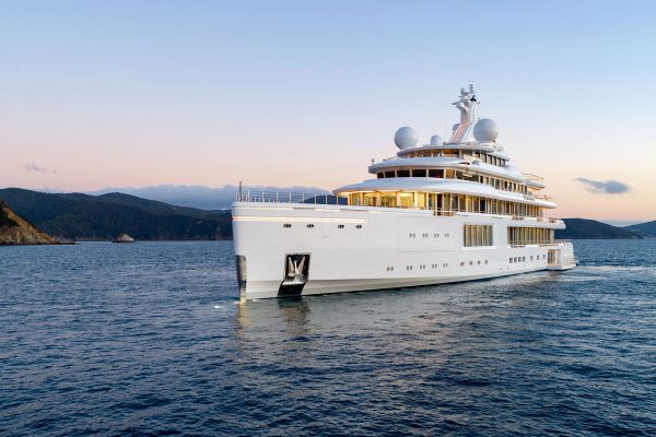 ABBItalia's tweet photo. ⚓️ICYMI - su #mondoABB incontriamo Michele Bechelli di #AzimutBenetti Yachts, #eccellenza italiana nella realizzazione di #gigayacht, e abbiamo parlato (anche) della conversione #green di questi gioielli🚢

Qui➡️https://t.co/3GtettCUvq

#ABB #Azipod #hybridyacht #MadeInItaly https://t.co/n8kppLkYKI