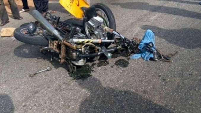 EvaAdanna's tweet photo. Motorcycle rider crashed to death after running into security barrier
A 30-year-old young man Kwame Kubunu has lost his life in a fatal motor accident after he crashed his motorcycle into a metal gate 
https://t.co/LQ2T8BWhjQ

#UnitedShowbiz #pandemic #Newsnight #ghana #Accra https://t.co/k0cZueUCpm