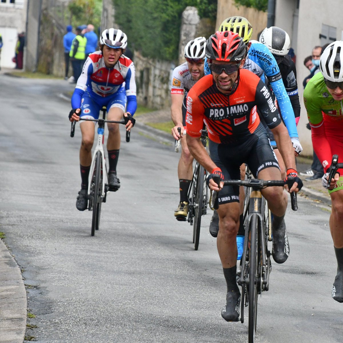 charliepaige01's tweet photo. A successful 5th yesterday at Ronde de la Côle. Chasing group for the whole day in the rain and muck 💩🌧. Mensignac GP today, another 120km on the cards. Fingers crossed 🤞... @DaveRaynerFund #daveraynerfund https://t.co/aG2wvTS6bD