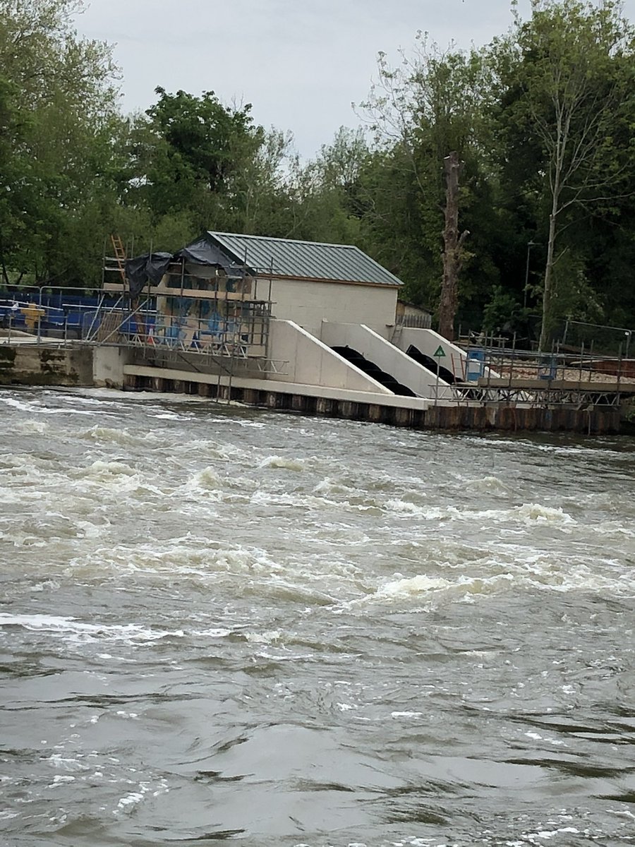 stouty26's tweet photo. Morning from @RdgHydro #hydropower #riverthames @CanalRiverTrust @EnvAgency #cavershamweir #readingbridge https://t.co/KzKq98fdMh