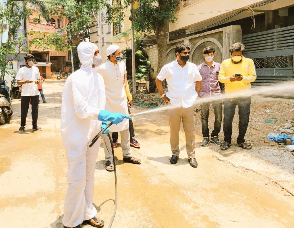ShaLateef's tweet photo. Curb The Spread of #COVID19 @aimim_national Shaikpet Corporator @MohdRashedFaraz Personally Monitoring The Spraying of Sodium Hypochloride Disinfectant With #DRFTeam In Daulath Gulshan & Deluxe Colony, Shaikpet Div. Along With Residents Zakir Sb & AIMIM Primary Unit.@asadowaisi https://t.co/aY62KFOxGH