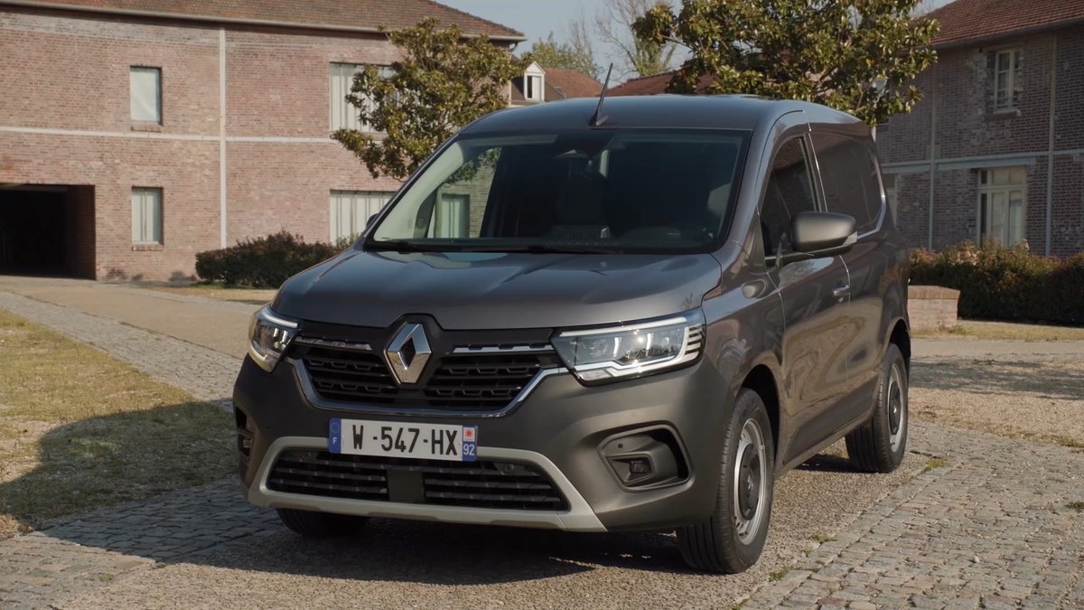 CCubicos's tweet photo. La gama comercial de @PrensaRENAULT cuenta entre sus modelos con los #Express, #Traffic y #SpaceClass.

Destaca el nuevo #Kangoo que incorpora soluciones como la ausencia de pilar B en el lado del pasajero o la baca interior retráctil.

@jesus_presa @puntalproduc #CCúbicos261 https://t.co/jU3CRkyOwR