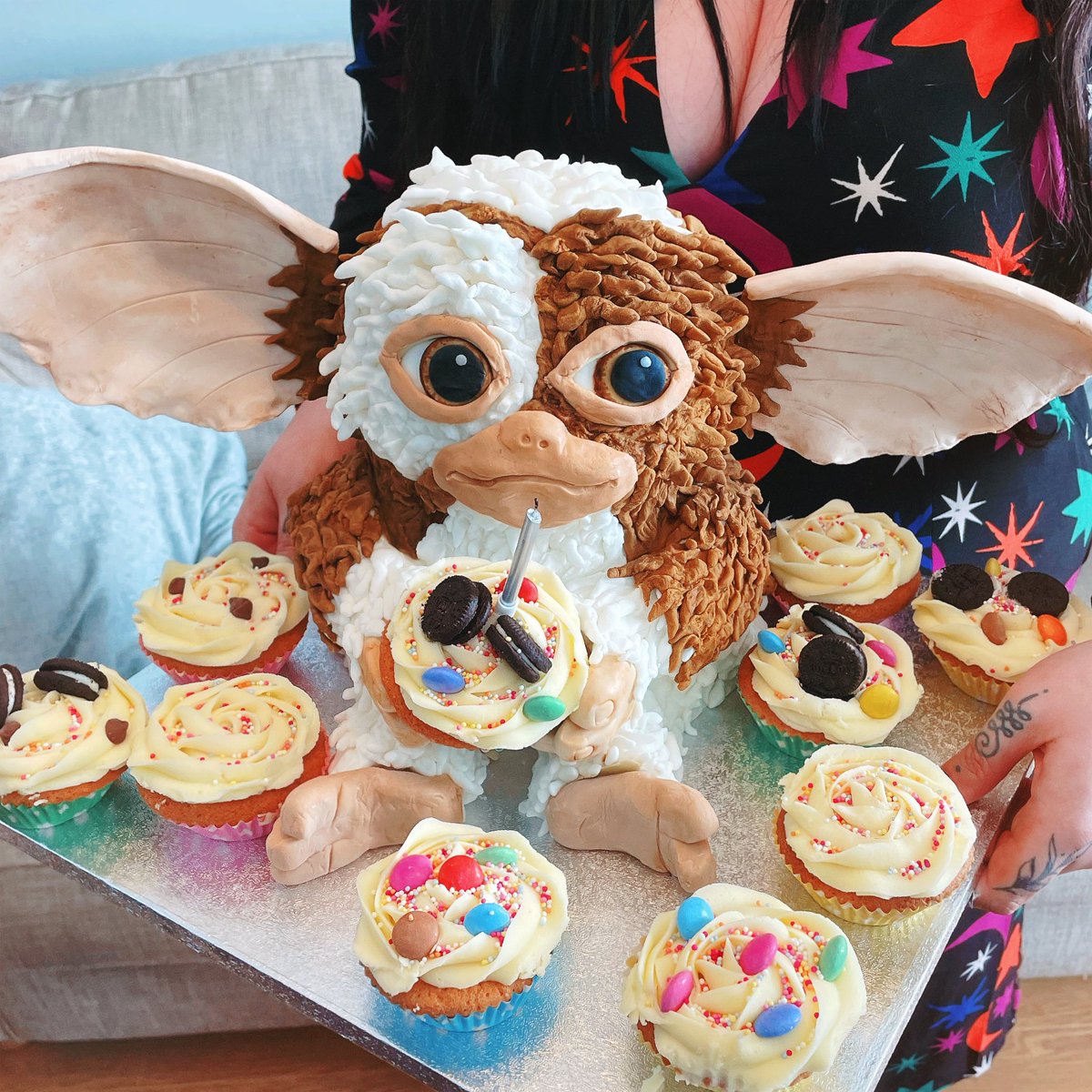 SophieAthawes's tweet photo. Did a cry when I saw my 30th birthday cake 🎈🎁✨ https://t.co/vOQIwR4VqP