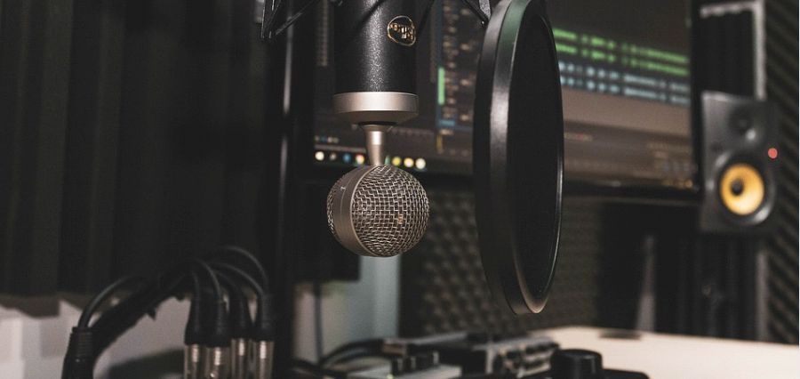 insightssuccess's tweet image. As a beginner, you will need some #RecordingTools &amp;amp; a #platform to host your #podcast. There are hundreds of #podcastplatforms you can choose from. Which are the popular #hostingplatforms? 
Read more : buff.ly/2RsOm5J
#podcastshow #podcaster #podcasting  #podcastseries