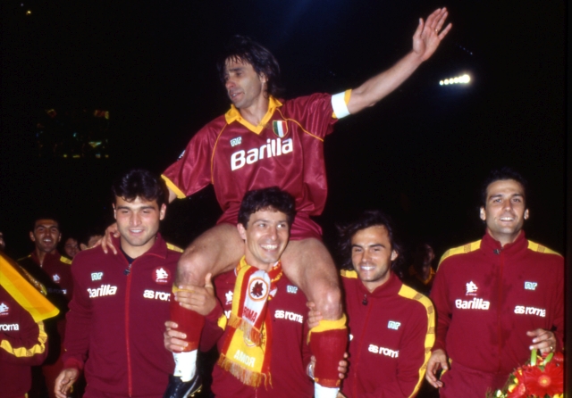 rivistalaroma's tweet photo. ACCADDE OGGI... 23 maggio. In 80.000 salutano Bruno CONTI
(...) #23maggio #ASRoma #Conti #ContiDay #GranFinale
https://t.co/MmrybKohHI https://t.co/dGTVTDNGab