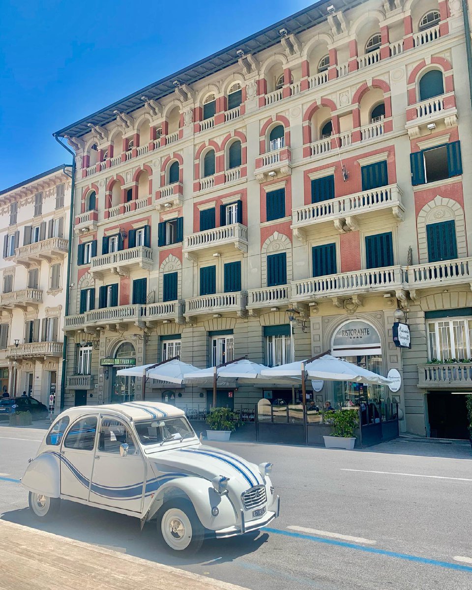 Buona domenica da #Viareggio.😉
#toscana #versilia #italy #travel #italianplaces #escape #retro #retrostyle #hotel #albergo #versilia #italia