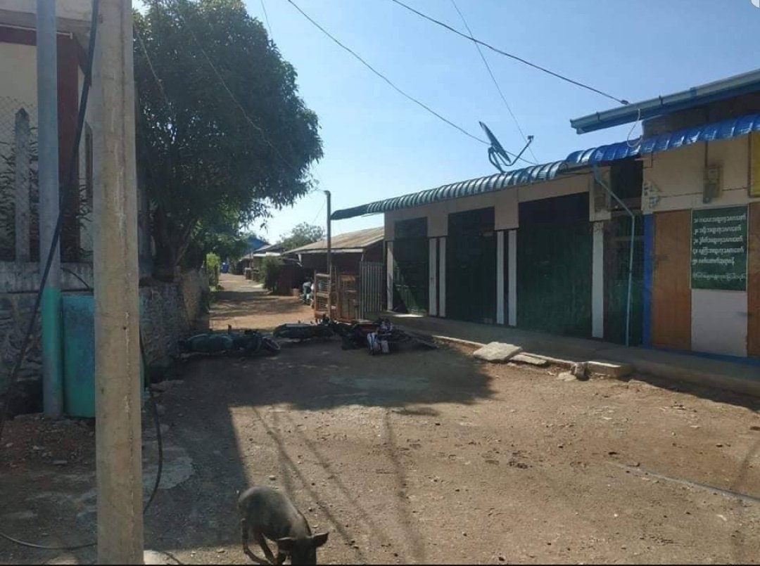 MayWongST's tweet photo. #Mindat #Chin state in #Myanmar a ghost town now as some 50,000 residents fled. #Military declared martial law there May 13 &amp; cut off water supply there last week as well. Am told those left in town (apparently less than 1,000) are elderly, sick, disabled #WhatsHappeningInMyanmar https://t.co/eh9aEdTAK2