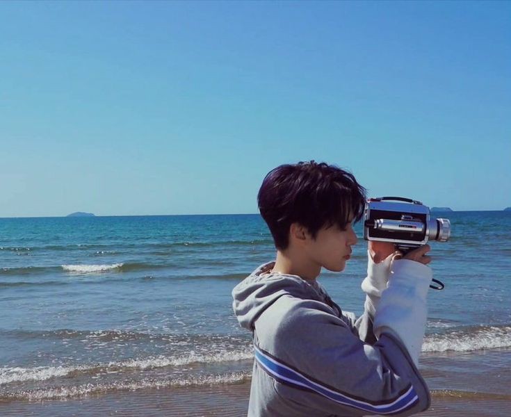 𝐁𝐚𝐠𝐚𝐬 𝐀𝐥𝐚𝐬𝐤𝐚

-Mau sekuat apapun hubungan nya jika semesta sudah mempertemukan kalian pasti ada kata perpisahan.