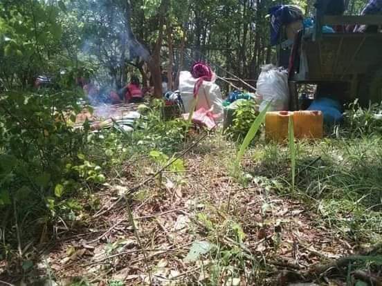Refugees from Kayah State. This summer is very hot in our country. But they are running from their homes since they are not safe even in their homes due to the military terrorists!

#WhatsHappeningInMyanmar #May23Coup