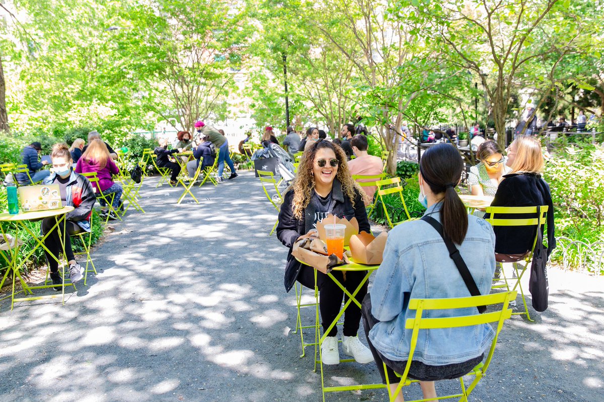 Sunday’s are best spent relaxing in Union Square Park. Grab a chair at one of our set ups with our signature bistro furniture and enjoy the day in #UnionSquareNY 📸 <a href="/lizligon/">Liz Ligon</a>