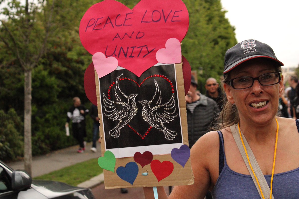 SydneyJones_'s tweet photo. Thank you to this lovely lady for letting me take her photograph of her and her sign.
#lockdown #protest #ANTILockdown #peace #sign #lockdownphotography #lockdown2021 #lockdownprotest #protests #protestuk #covidprotest #COVID19 #unity #love #photography #photo #protesting https://t.co/mu9QhXdzKn