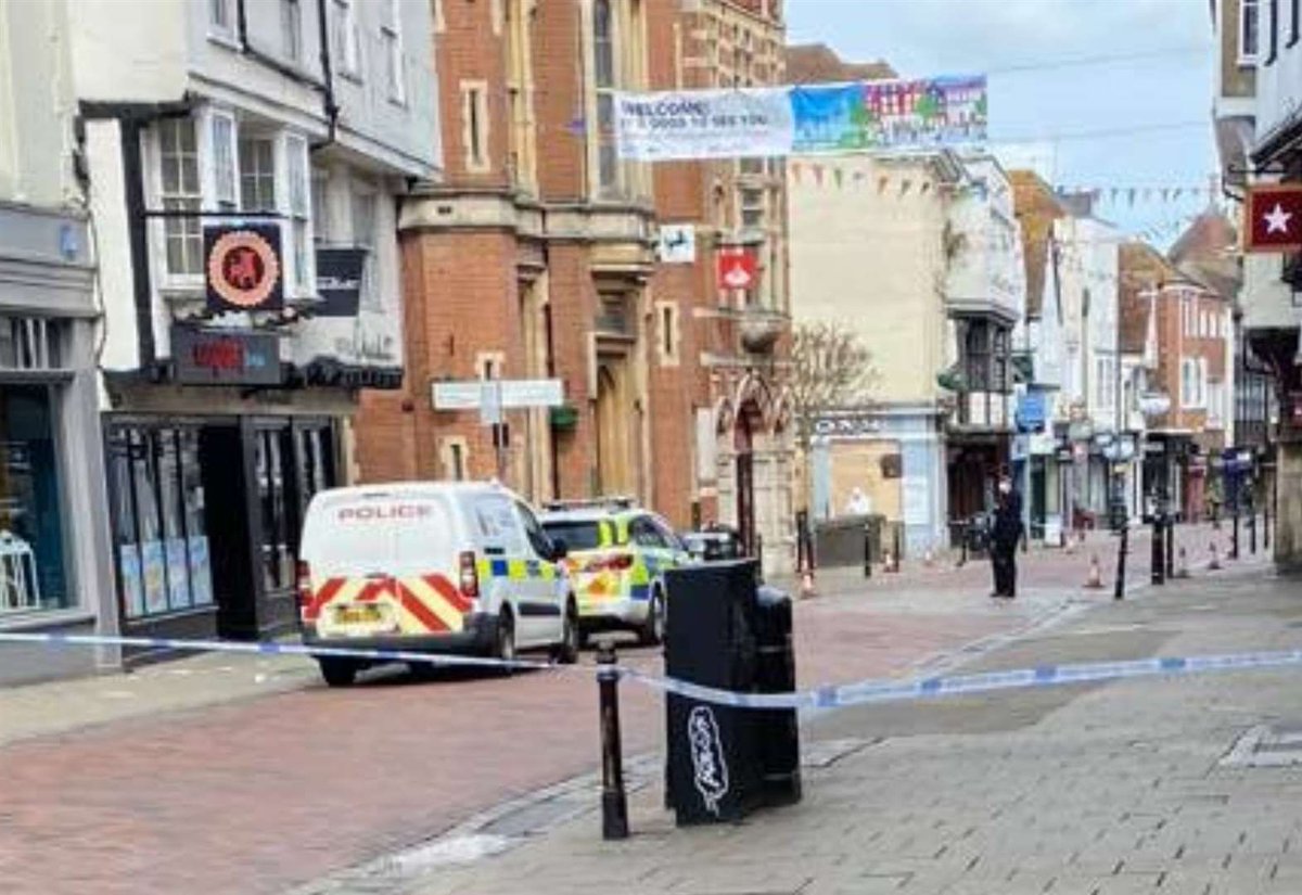 Kent_Online's tweet photo. High street sealed off after attack
https://t.co/pv49hEZW6c https://t.co/nKxIqLOTjG