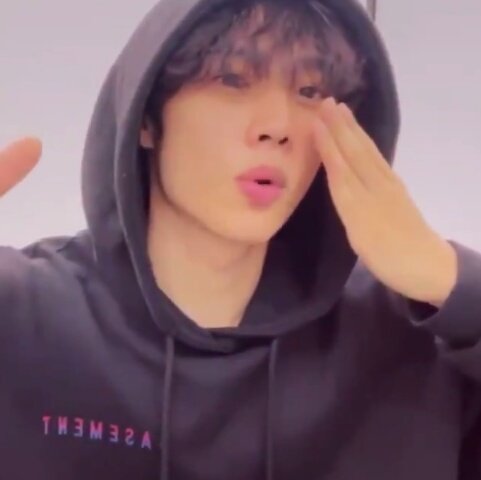 theboyzloops_'s tweet photo. another episode of 'why is there only one KIM SUNWOO in this world' :(( https://t.co/k3NdPXe3mV