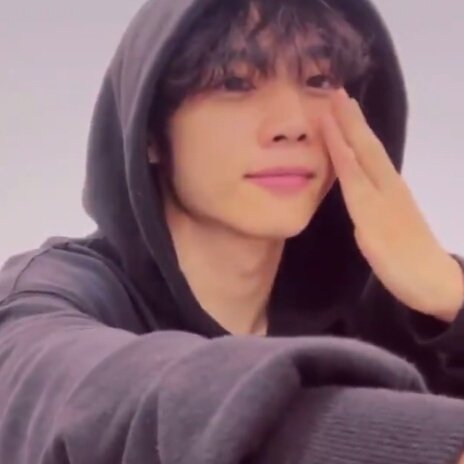 theboyzloops_'s tweet photo. another episode of 'why is there only one KIM SUNWOO in this world' :(( https://t.co/k3NdPXe3mV