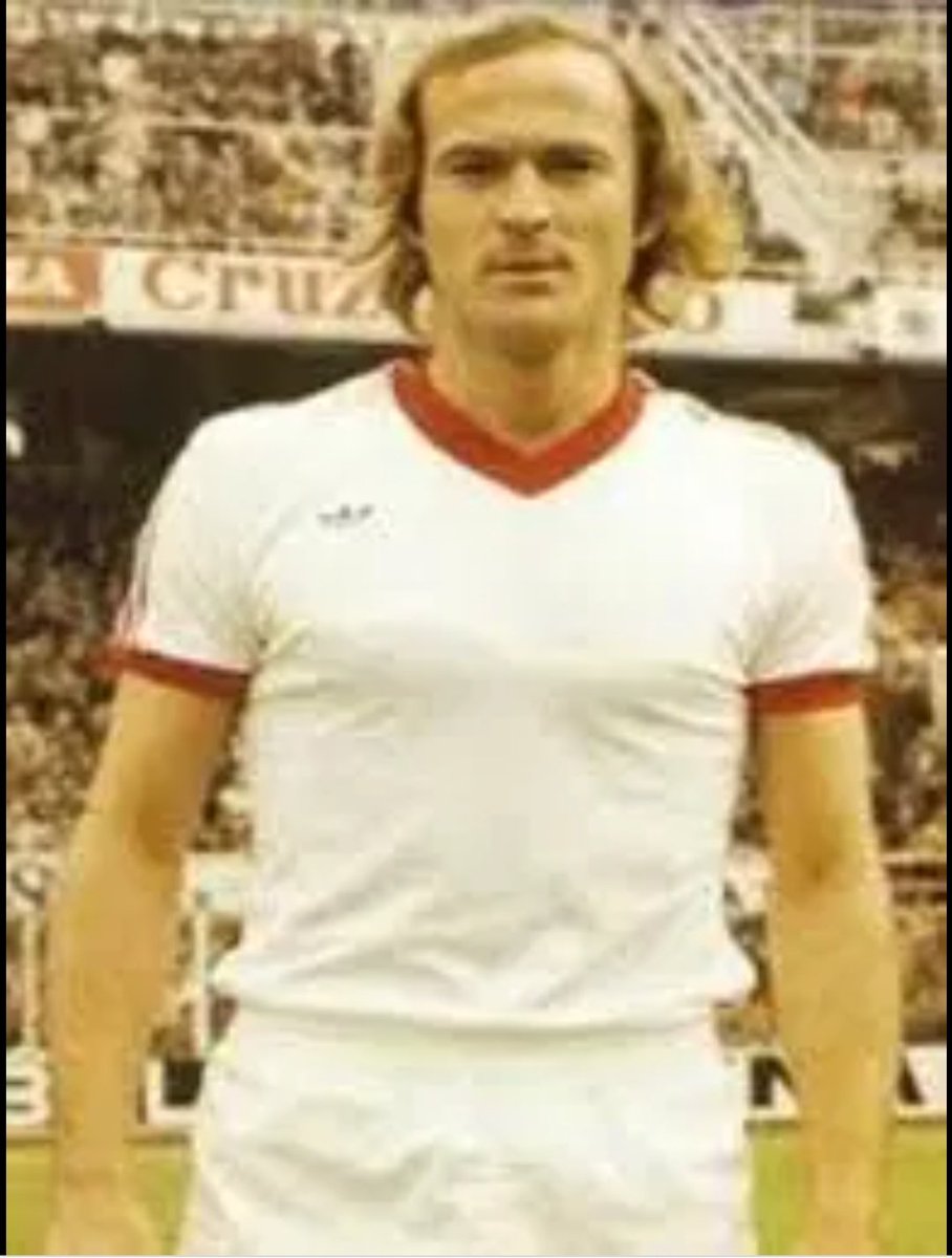 Con la misma felicidad que vestí ésta camiseta, hoy me encuentro recuperándome de una cirugía cardiovascular.
Agradezco infinitamente los mensajes de mis hermanos sevillistas, sepan que el cariño es mutuo y eterno.
Volvernos a ver personalmente, es mi gran deseo!!
🤍❤️🤍 #Sevilla