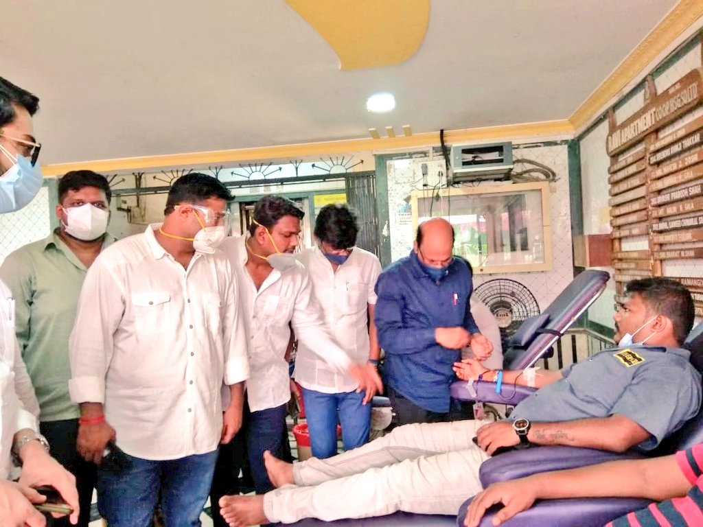 GaneshYadavINC's tweet photo. Attended the Blood Donation Camp organised by North East Youth Congress VP @ManojSansare143 today in Mulund and also present with me were MRCC GS @gangwaanii ji, Mumbai Youth Congress VP @PChaudharu and North East District YC VP @Yadav07Sunil. https://t.co/NoZSgdpHRT