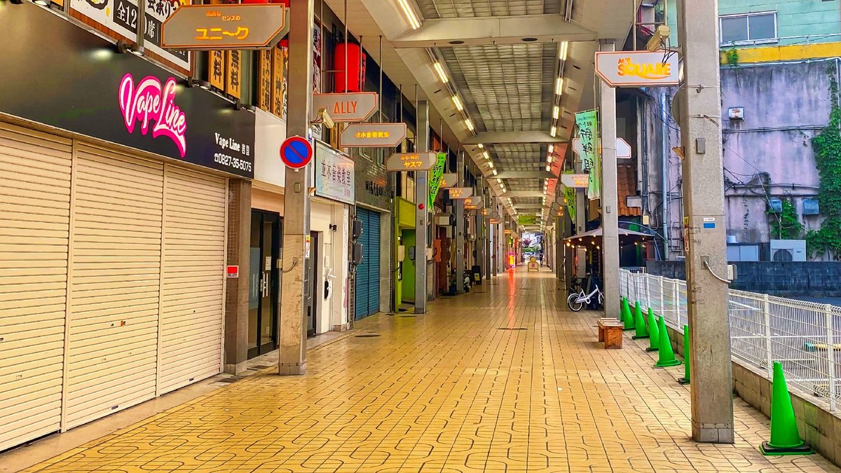 k_kamitaka's tweet photo. 2021年5月23日(日)晴れ。写真は夕方の岩国駅西口駅前の風景　その②。商店街や飲屋街さんを、iPhoneで撮影。
#真夏日
#岩国市 
#いわくに
#iwakuni
#Japan 
#山口県
#streetphotography
#イマソラ
#LuminarAI https://t.co/W8SmraqhUN