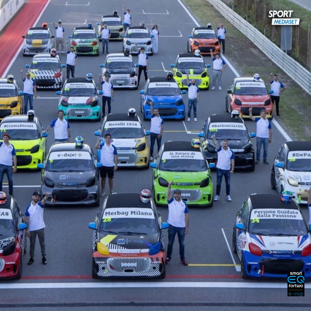 Smart E Cup: alle 15.40 Gara 2 in diretta sulla nostra pagina Facebook! 
In Gara 1 Azzoli ha conquistato la vittoria, ritirato Ferri. #SportMediaset <a href="/smartecup/">smart EQ fortwo e-cup</a> @smart_Italia