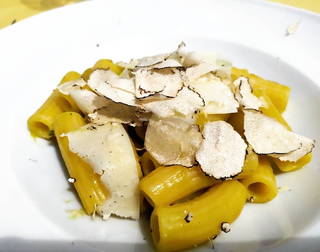 lauradebe's tweet photo. #pranzo fuori con mezzi #rigatoni con #asparagi #tartufobianco #pecorino @caffedesiderio #settignano #food #foodie #foodporn #foodblog @paolafrixdesign @mrblue70 #pasta #primo #lunch https://t.co/slPZ6sbXIt