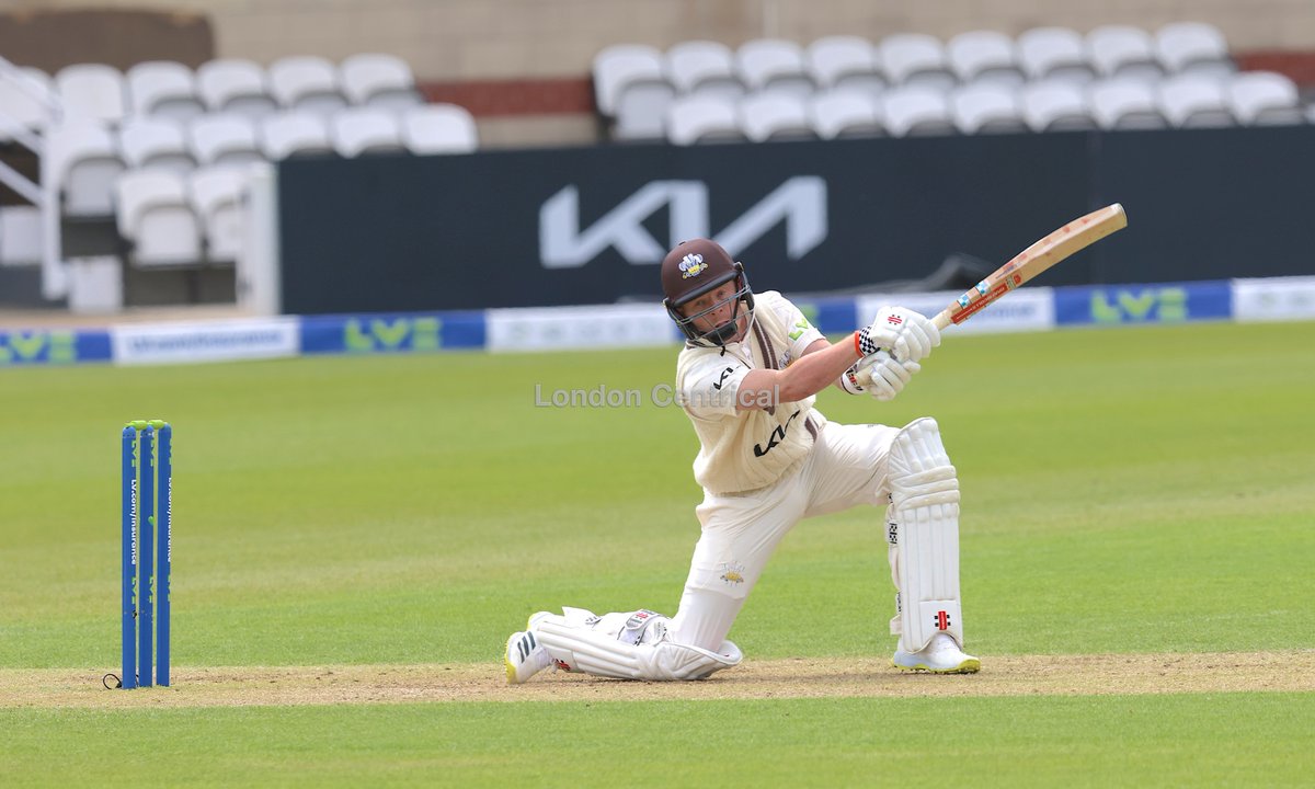 #SURvMID Day four from the Oval. @OPope32 going large.  More images of the days play here: londoncentrical.photoshelter.com/gallery-collec…
#TheRey #ComeOnTheRey  #TeamMiddlesex #OneMiddlesex