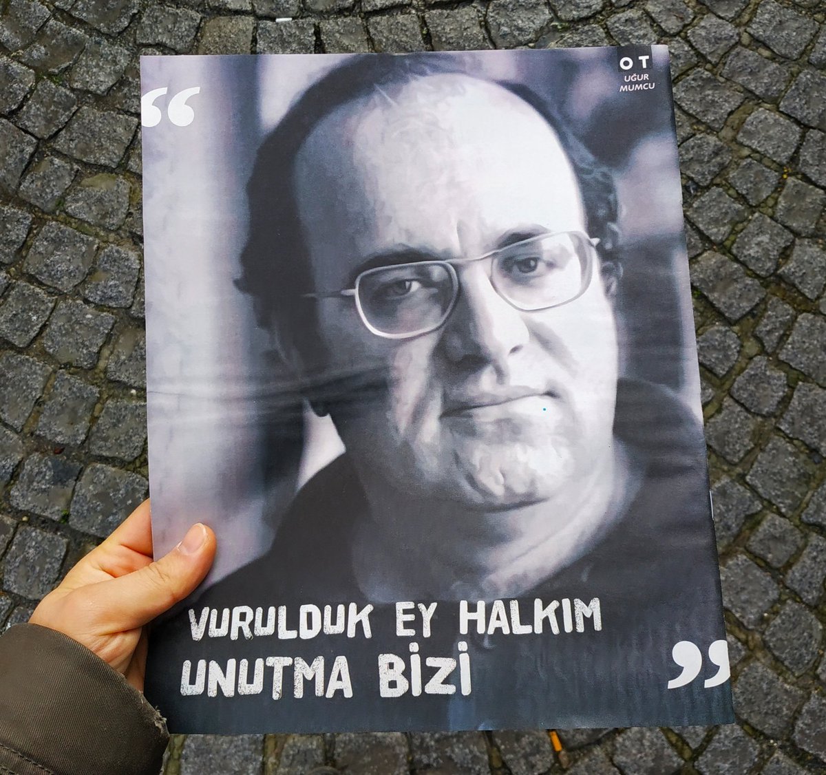 otdergi's tweet photo. "Vurulduk ey halkım / Unutma bizi" #UğurMumcu #OTdergi Arşiv: Ocak 2020 https://t.co/lRiso3nmd0