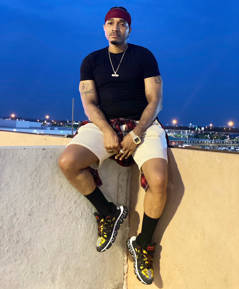 ARTSINGZ's tweet image. Defeat is simply a signal to press onward…. Keep pressing my good people! #art #artist #sundaymotivation #inspiration #singer #actor #fashion #mensfashion #love #live #life #goodvibes