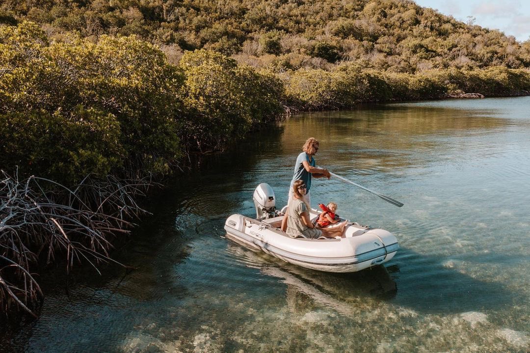 Aluminium hulls mean that you can #daretoexplore those shallow waters with confidence 💪

📸 Sailing La Vagabonde // #highfieldboats