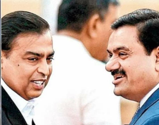 SATYASAARTHI's tweet photo. देश को फर्जी #Toolkit में उलझा कर अपनी #LootKit को अमल में लाना कोई मोदीजी से सीखे।
वाह मोदीजी वाह
#नोटबंदी
#GST
#Lockdown
#Tax on fuel
#KissanBill
#CentralVistaProject
#BudgetProvisions2021
सब लूटकिट के हथियार हैं। https://t.co/o4fXLfKz34