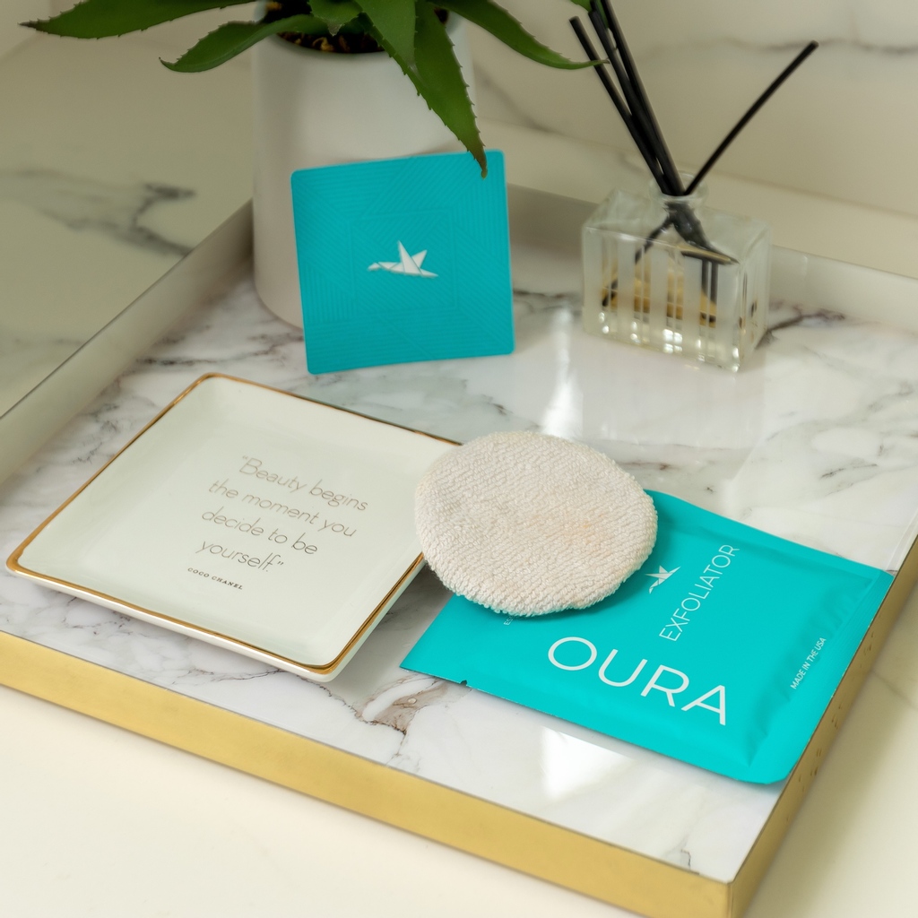 ouragami_'s tweet photo. Battle stations, people. 💄 We're talking good scents, affirmations, and the OURA exfoliator. 

What's in your "battle station"? https://t.co/bSwHyIP7Lh