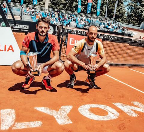 Not_Esportivas's tweet photo. ATP!
Parabéns aos duplistas campeões, o monegasco @HugoNys (🇲🇨) e o alemão @GoldenSetTim (🇩🇪) que conquistaram o @atptour de @OpenParcARA, conquistando os seus segundos titulos juntos na @atptour.
#ATP #ATP250 #tennis #HugoNys #TimPuetz #OpenParc #lyon https://t.co/v5v1auiv12